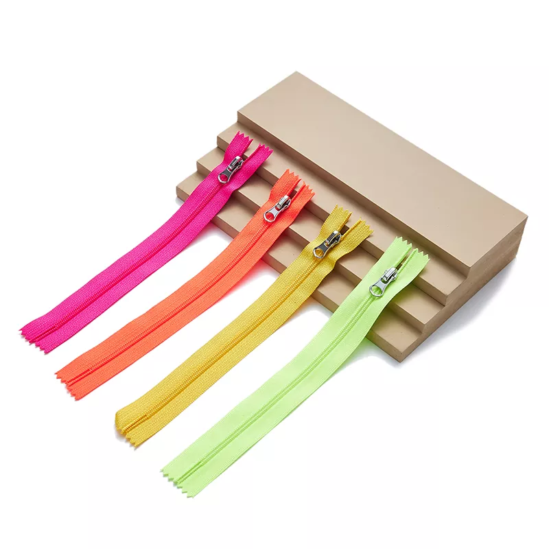 Kevyt nailonvetoketju